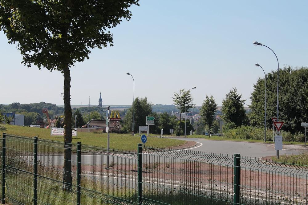 Ibis Albert Pays De Somme Hotel Buitenkant foto